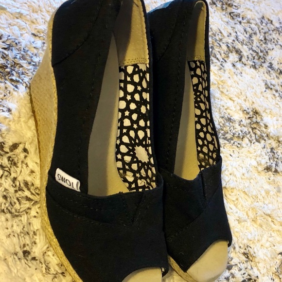 Toms - Picture 3 of 6